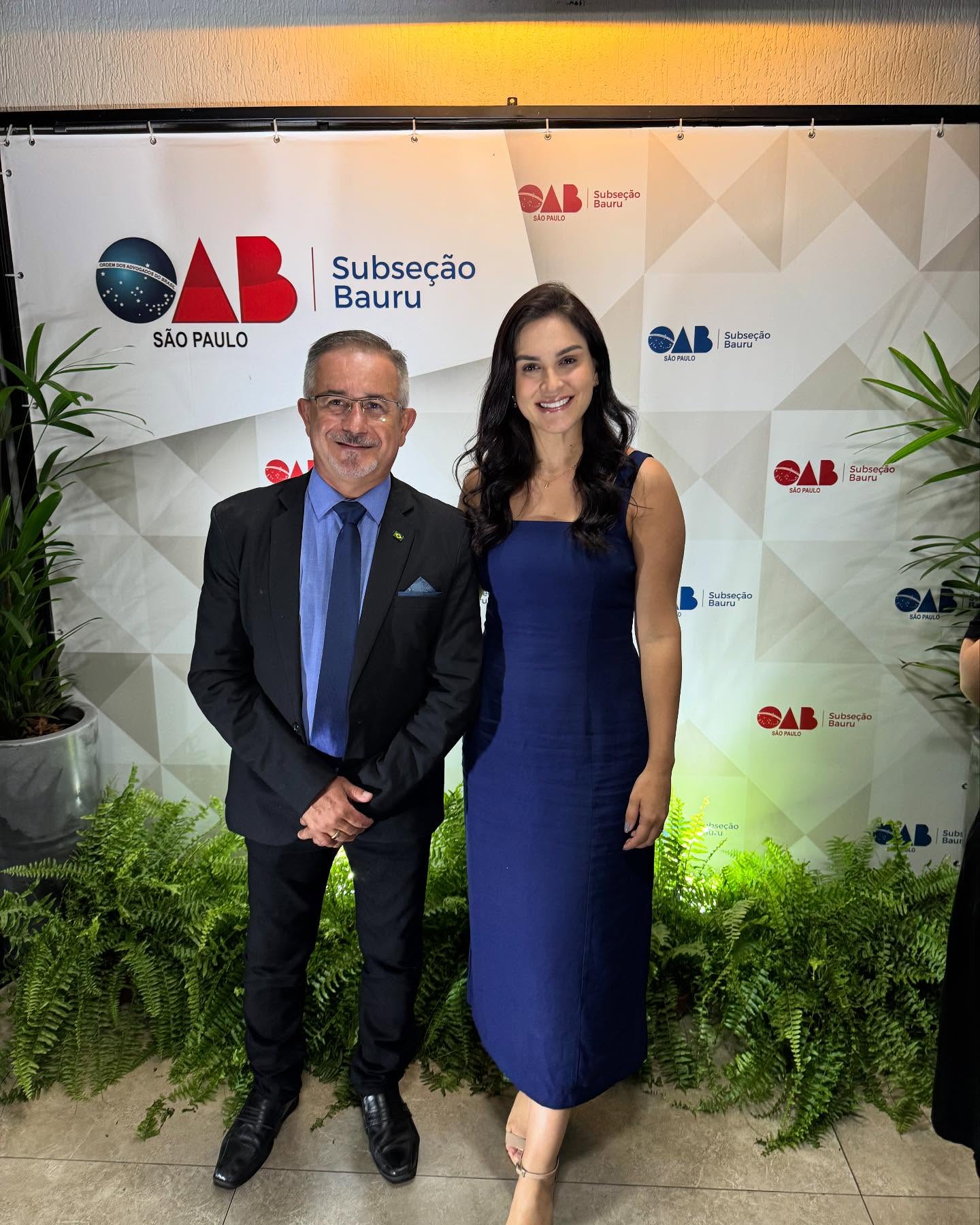 Dra. Jéssica Julião na nomeação como Vice-Representante da OAB de Piratininga, ao lado de colega advogado